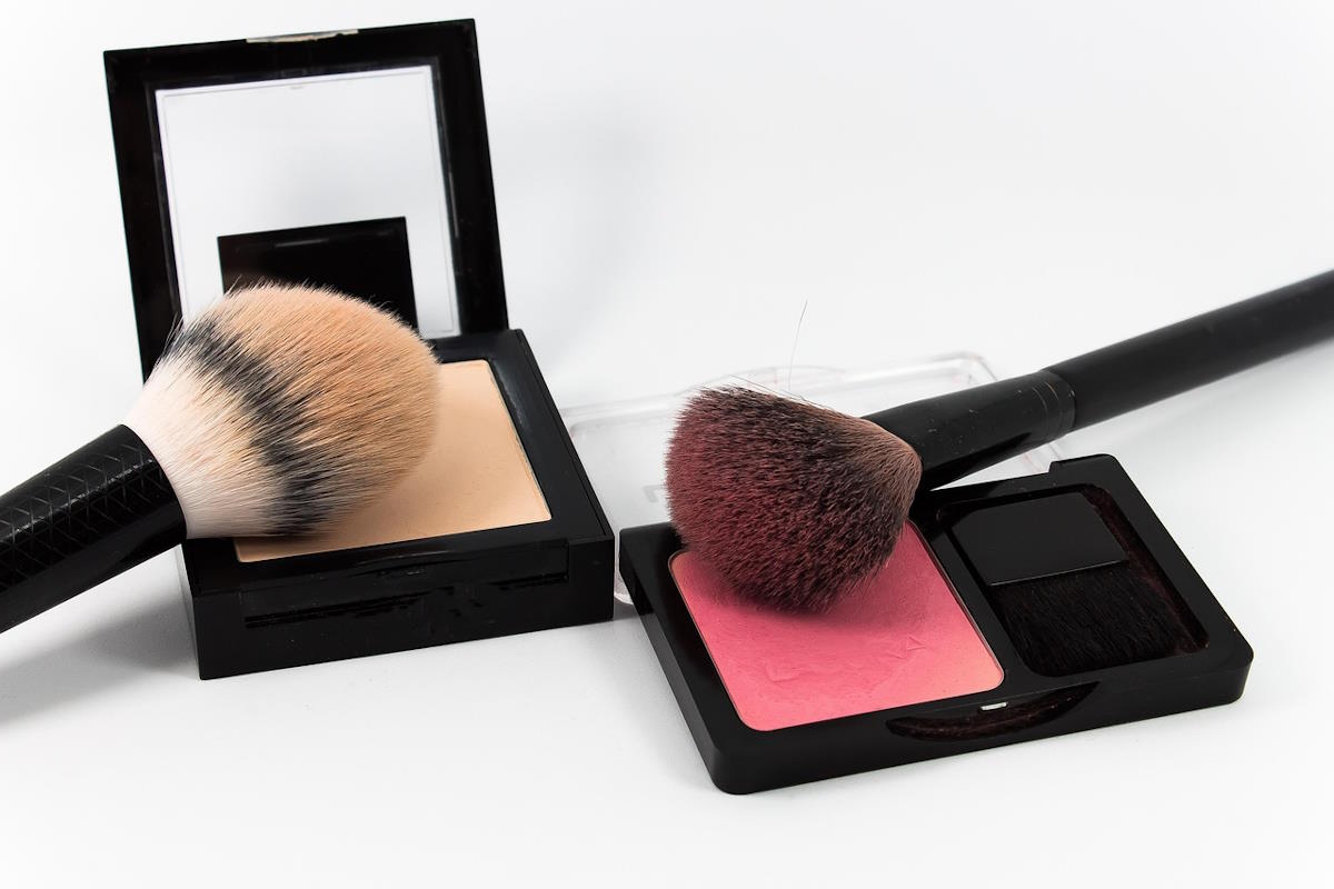 Kako nanijeti highlighter na oči?